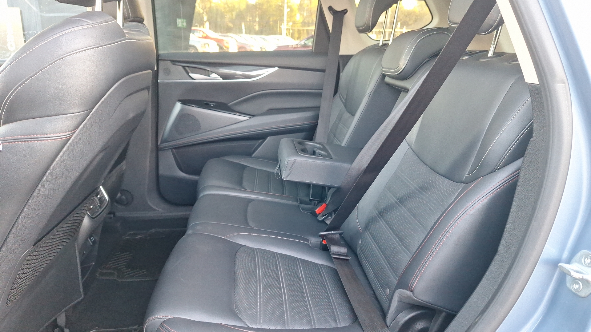 Maxus Euniq 6 — foto 14 de 16