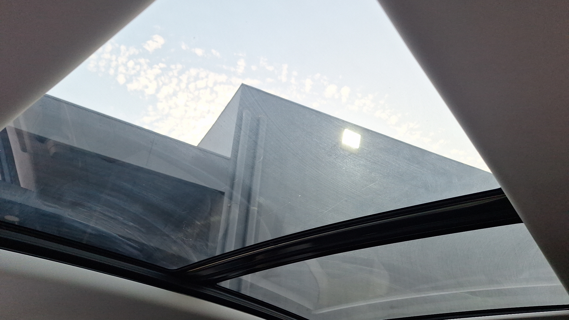 Maxus Euniq 6 — foto 13 de 16