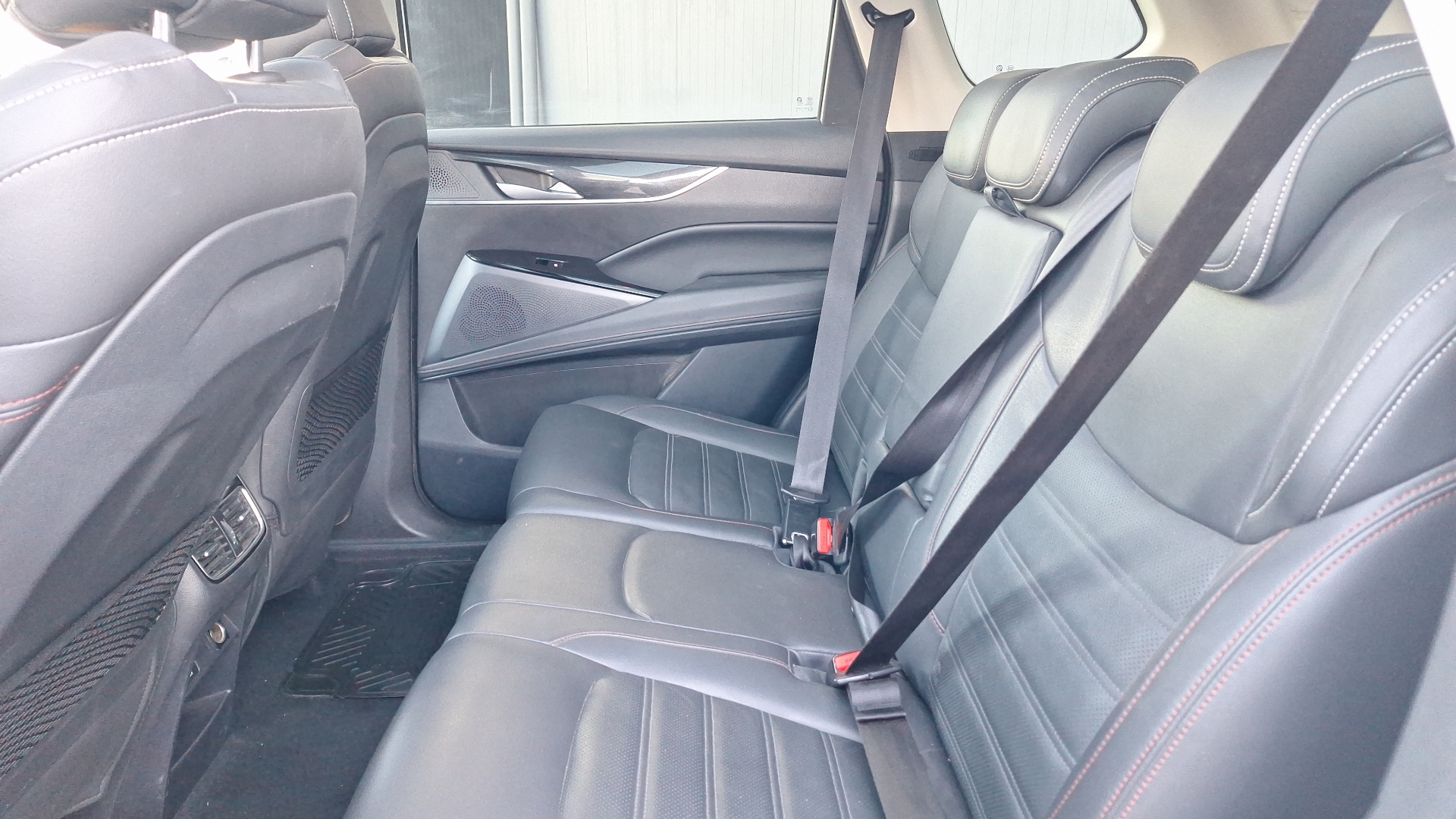 Maxus Euniq 6 — foto 14 de 16