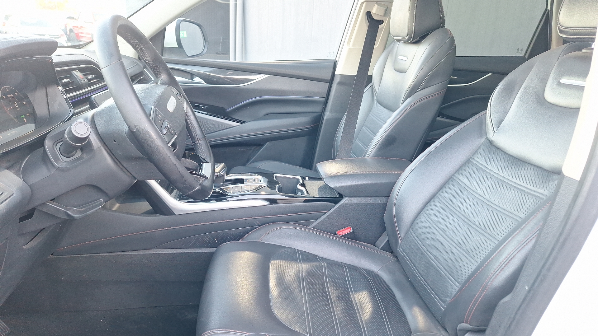 Maxus Euniq 6 — foto 15 de 16