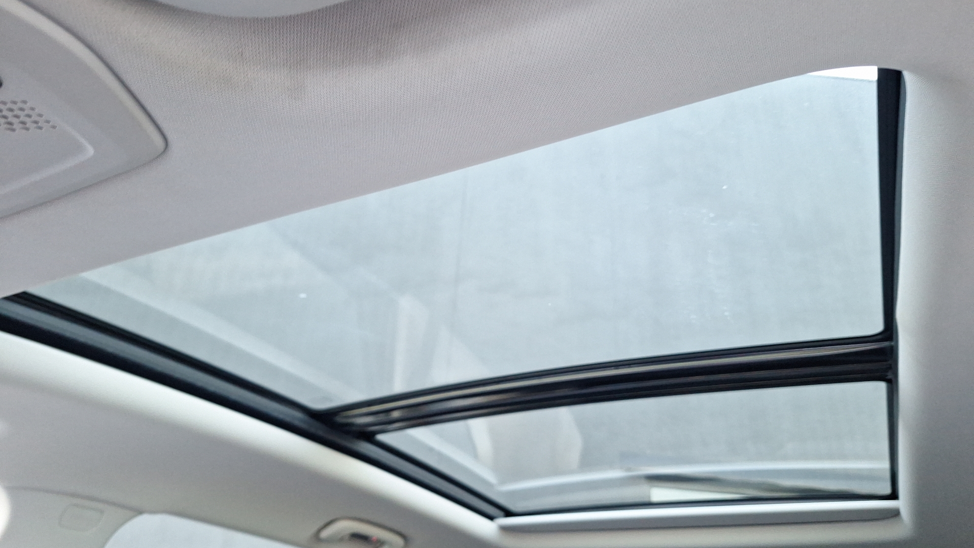 Maxus Euniq 6 — foto 13 de 16