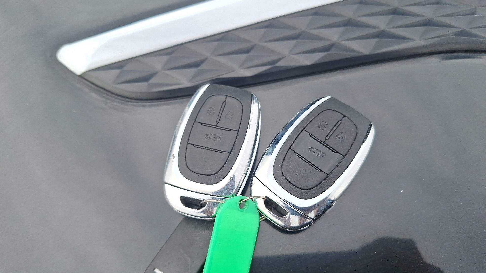 Maxus Euniq 6 — foto 7 de 16