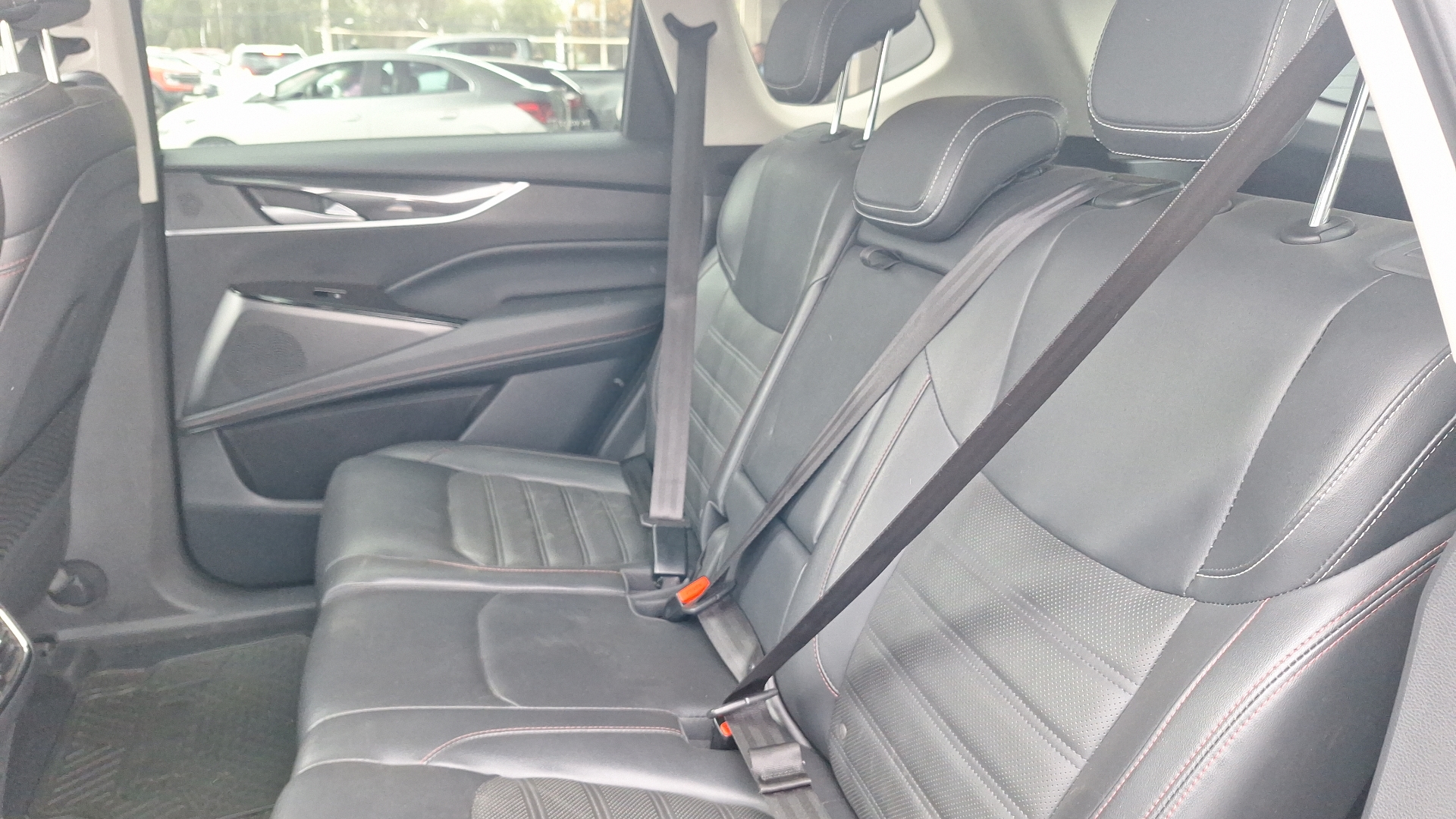 Maxus Euniq 6 — foto 14 de 16