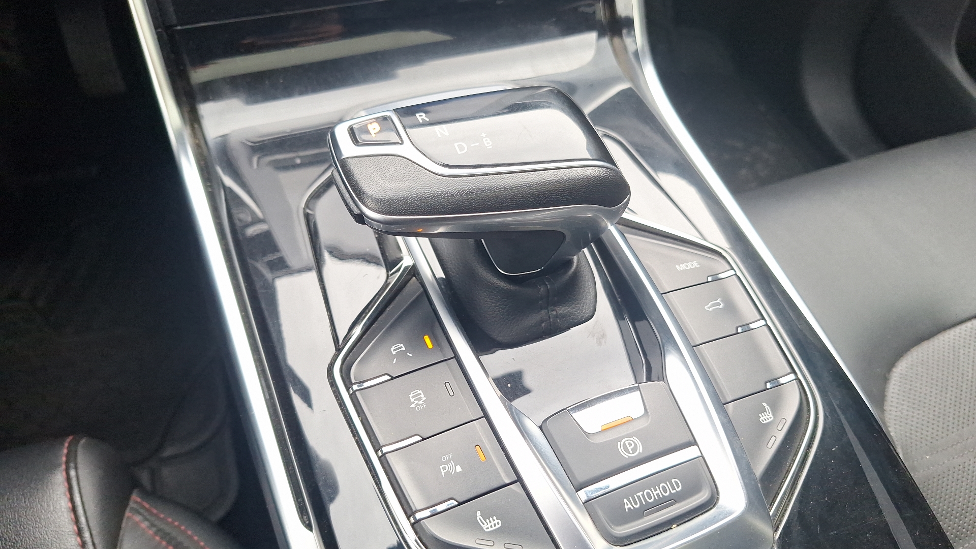 Maxus Euniq 6 — foto 11 de 16