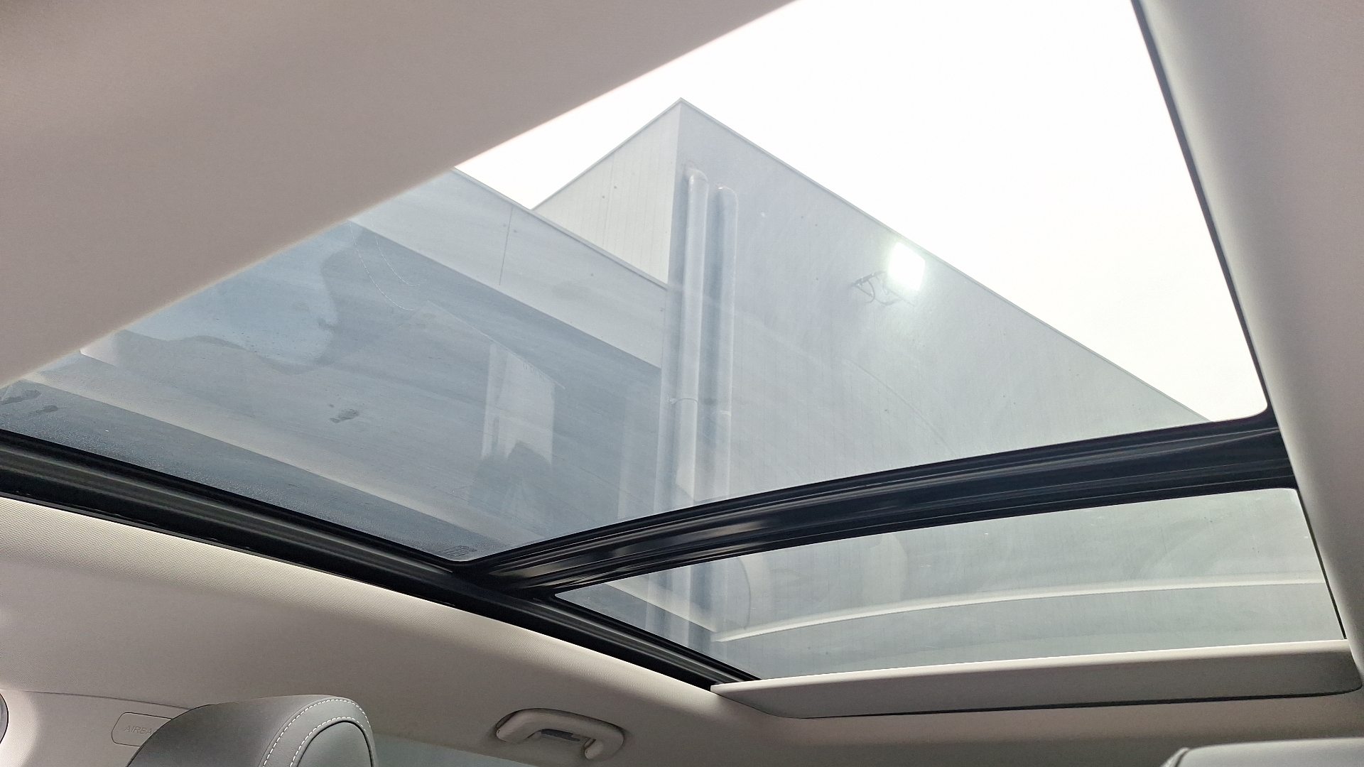 Maxus Euniq 6 — foto 13 de 16