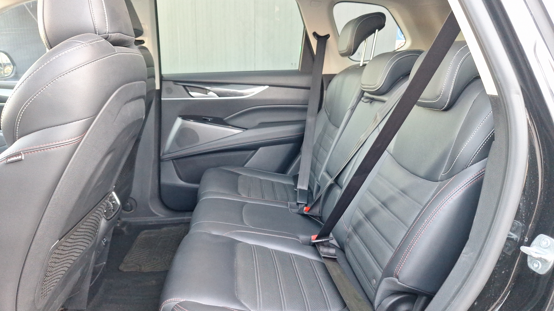 Maxus Euniq 6 — foto 14 de 16