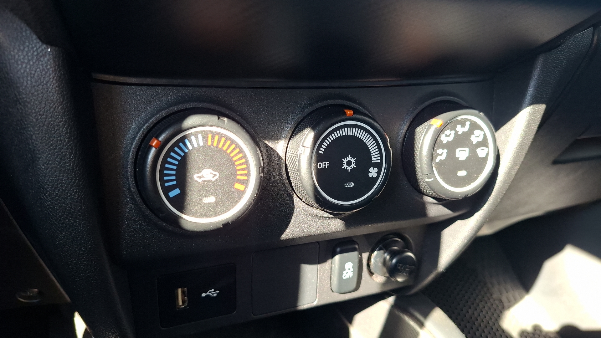 Mitsubishi Asx — foto 15 de 15