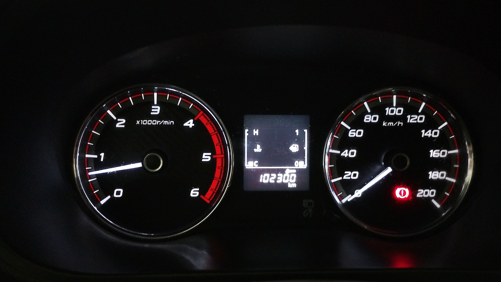 Mitsubishi L200 — foto 9 de 16