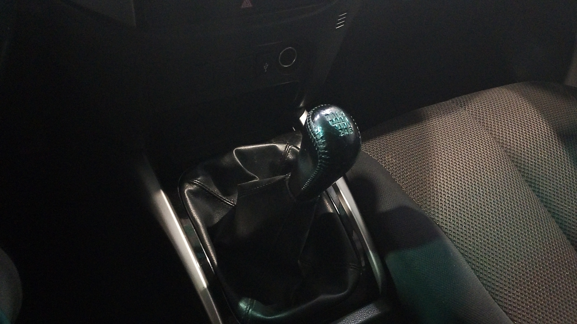Mitsubishi L200 — foto 11 de 16