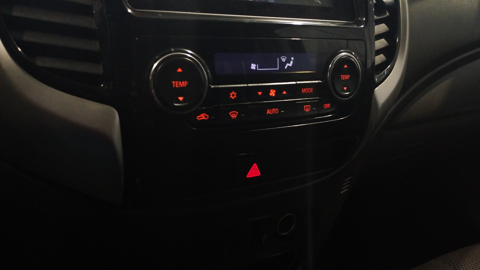 Mitsubishi L200 — foto 15 de 16