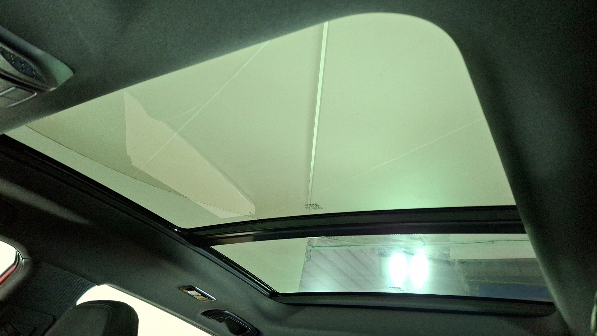 Geely Coolray — foto 17 de 17