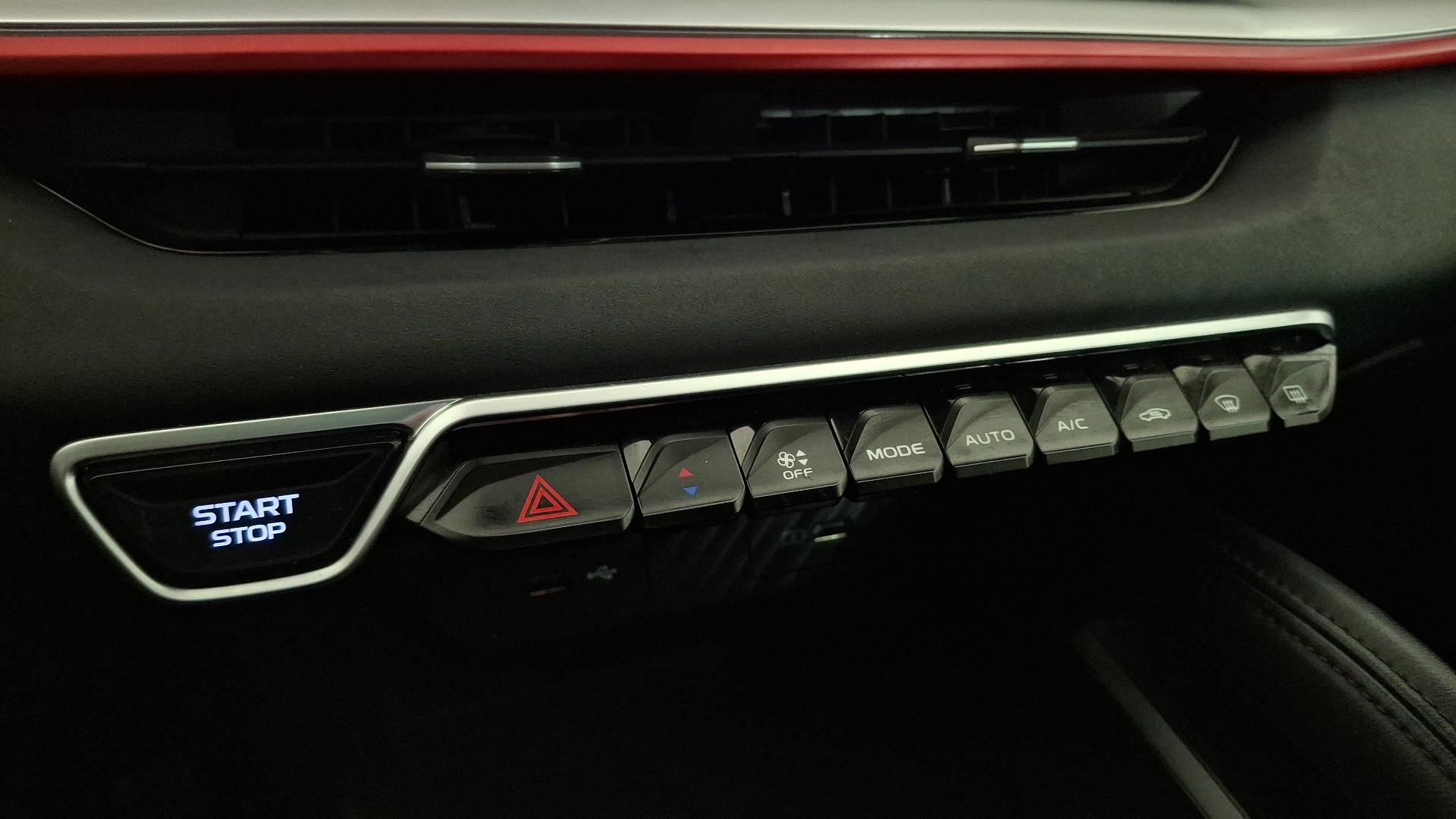 Geely Coolray — foto 15 de 17