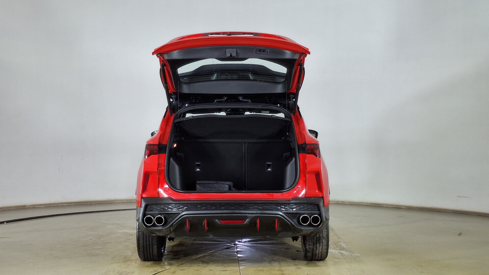 Geely Coolray — foto 6 de 17