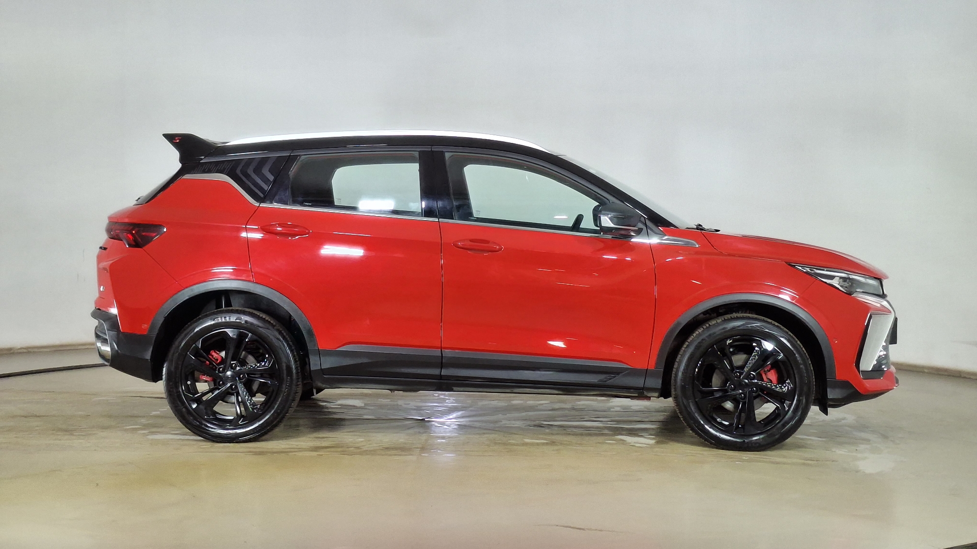 Geely Coolray — foto 4 de 17