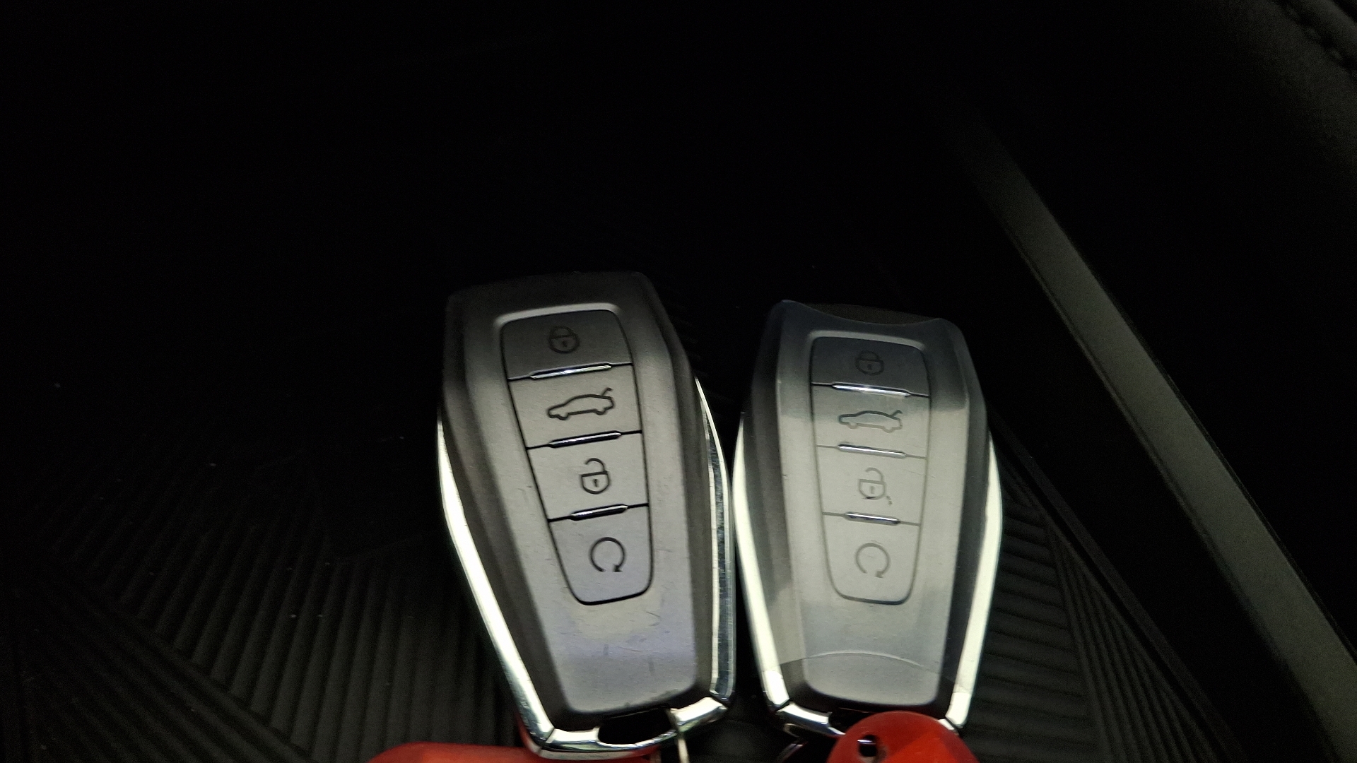 Geely Coolray — foto 17 de 17