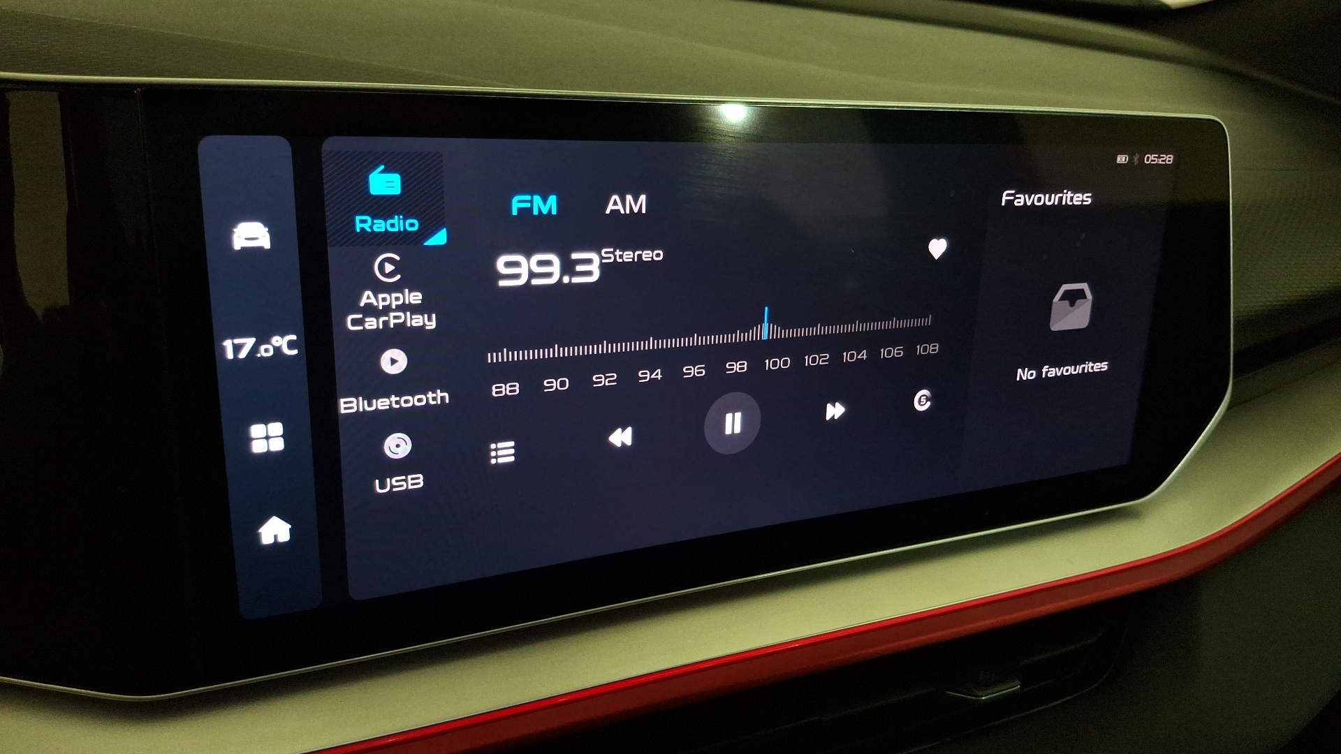 Geely Coolray — foto 10 de 17