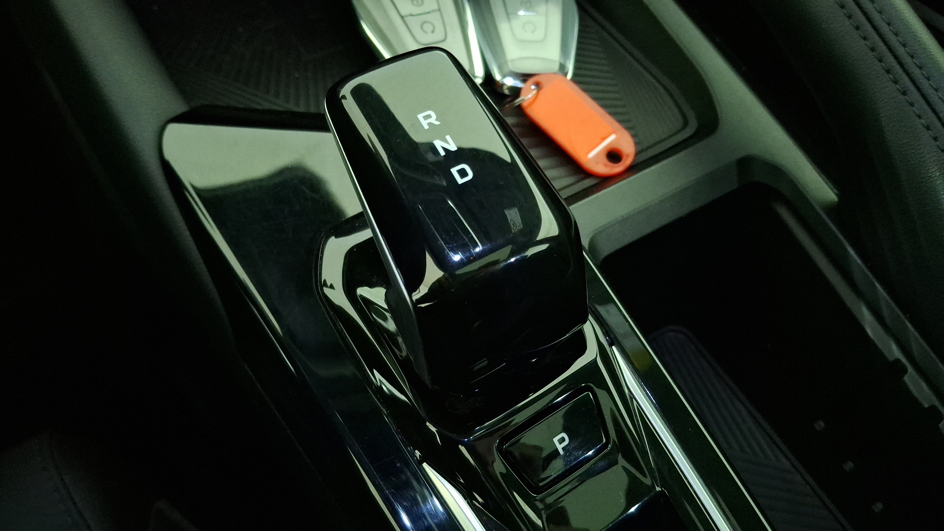 Geely Coolray — foto 11 de 17