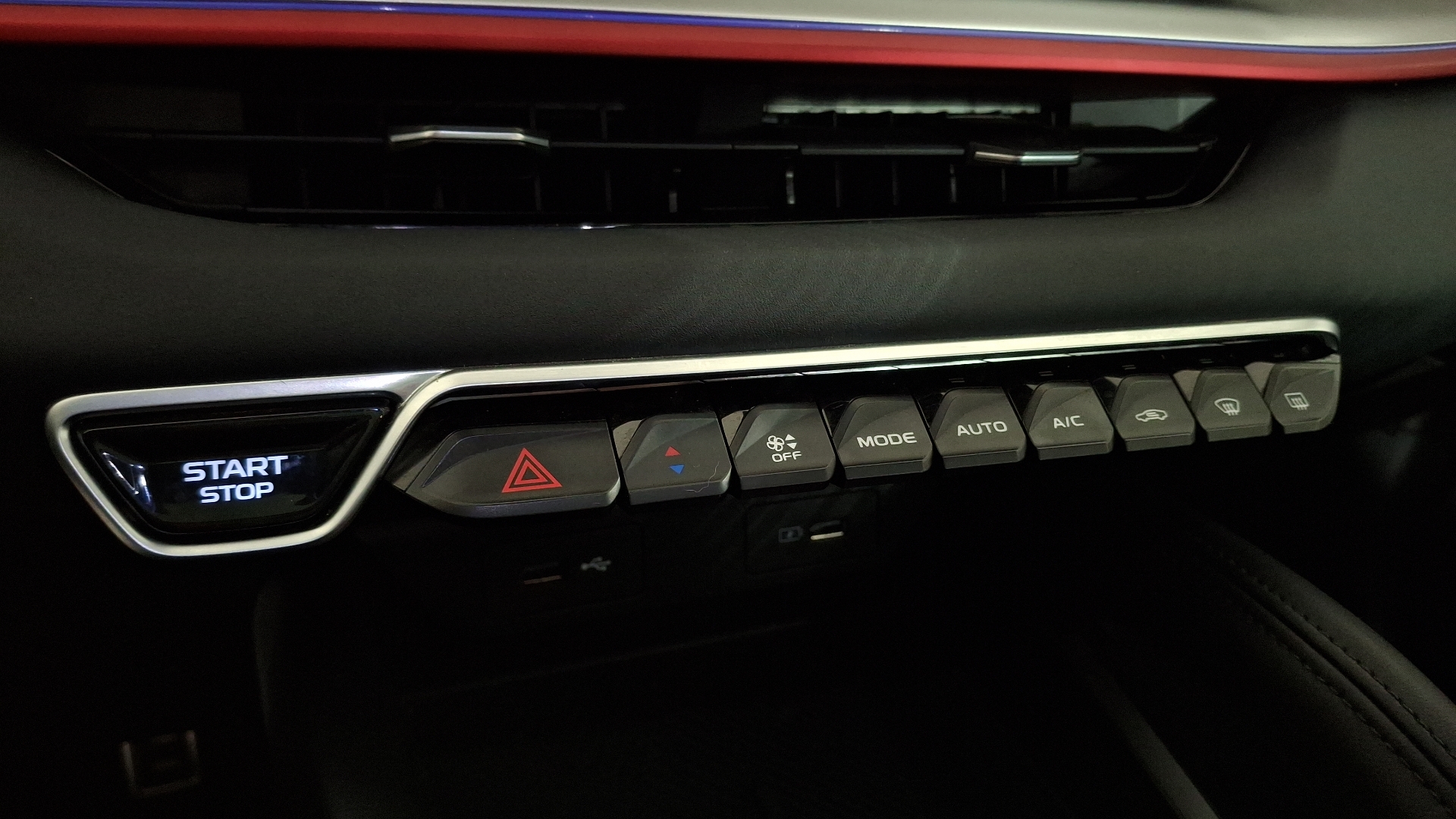 Geely Coolray — foto 16 de 17