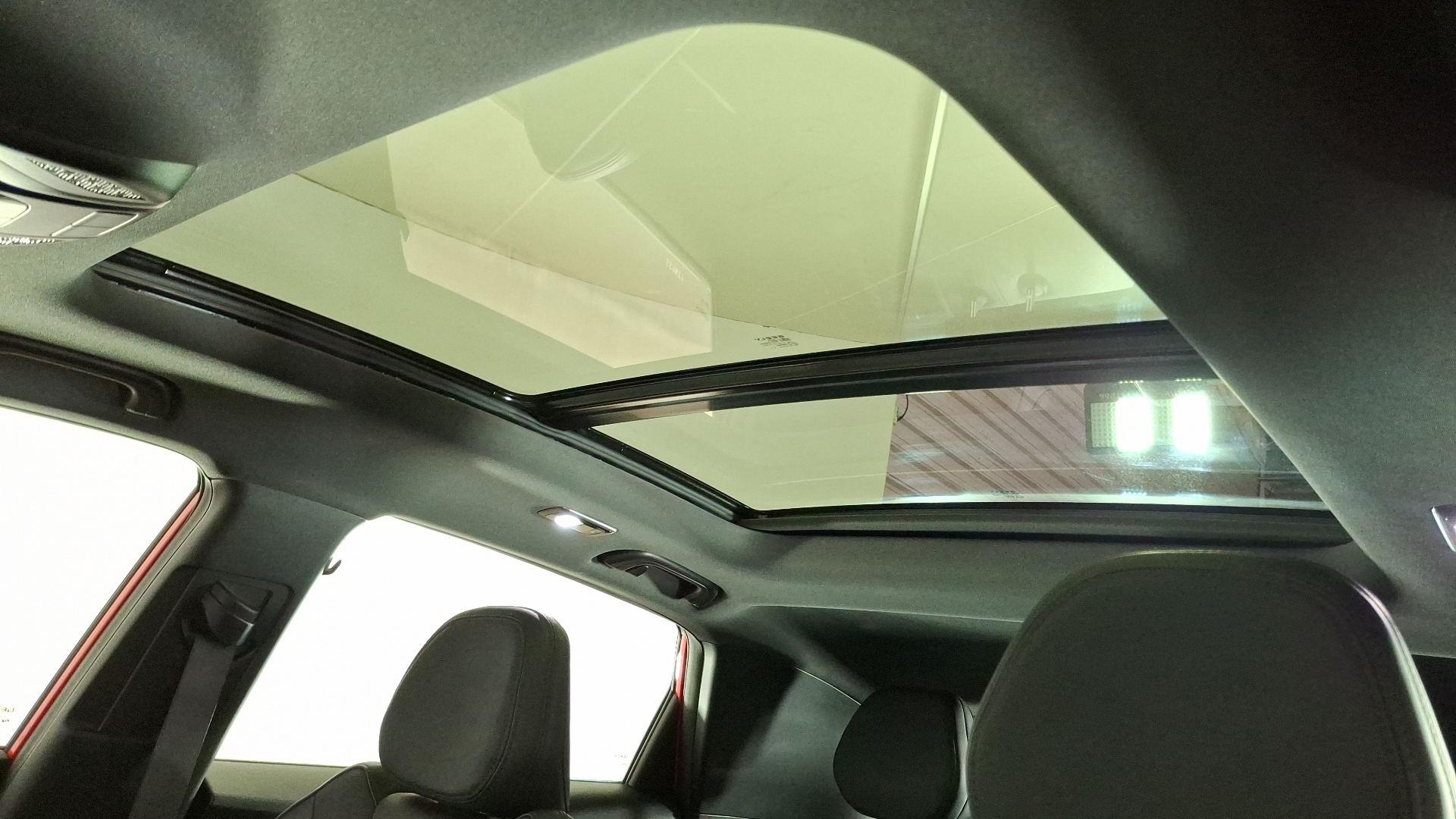 Geely Coolray — foto 13 de 17
