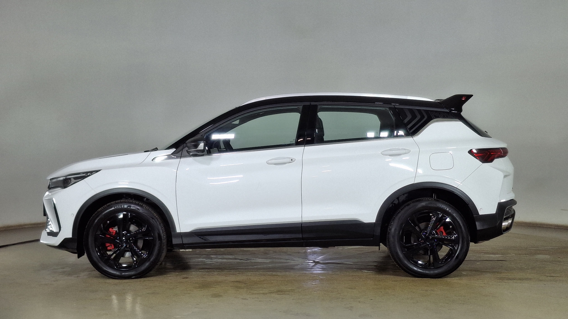 Geely Coolray — foto 7 de 17