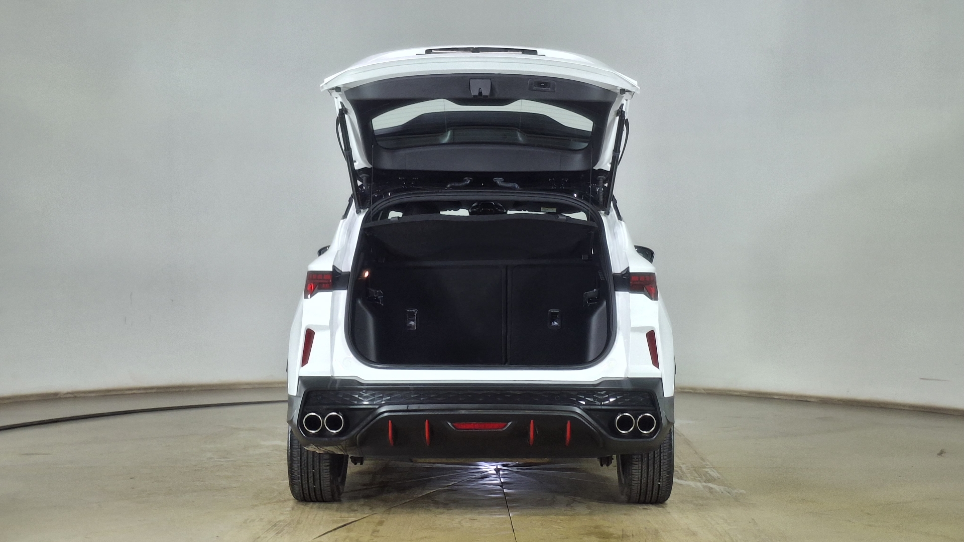 Geely Coolray — foto 6 de 17