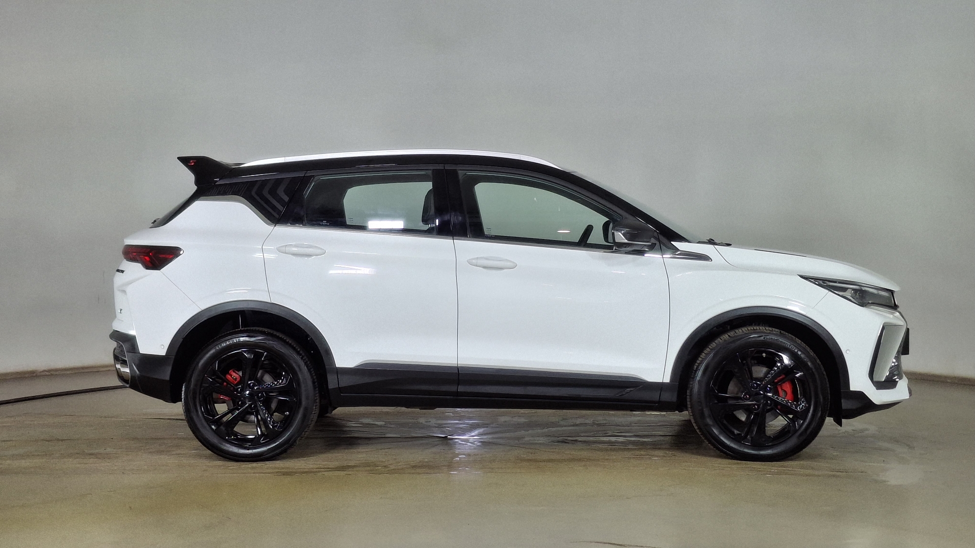 Geely Coolray — foto 4 de 17