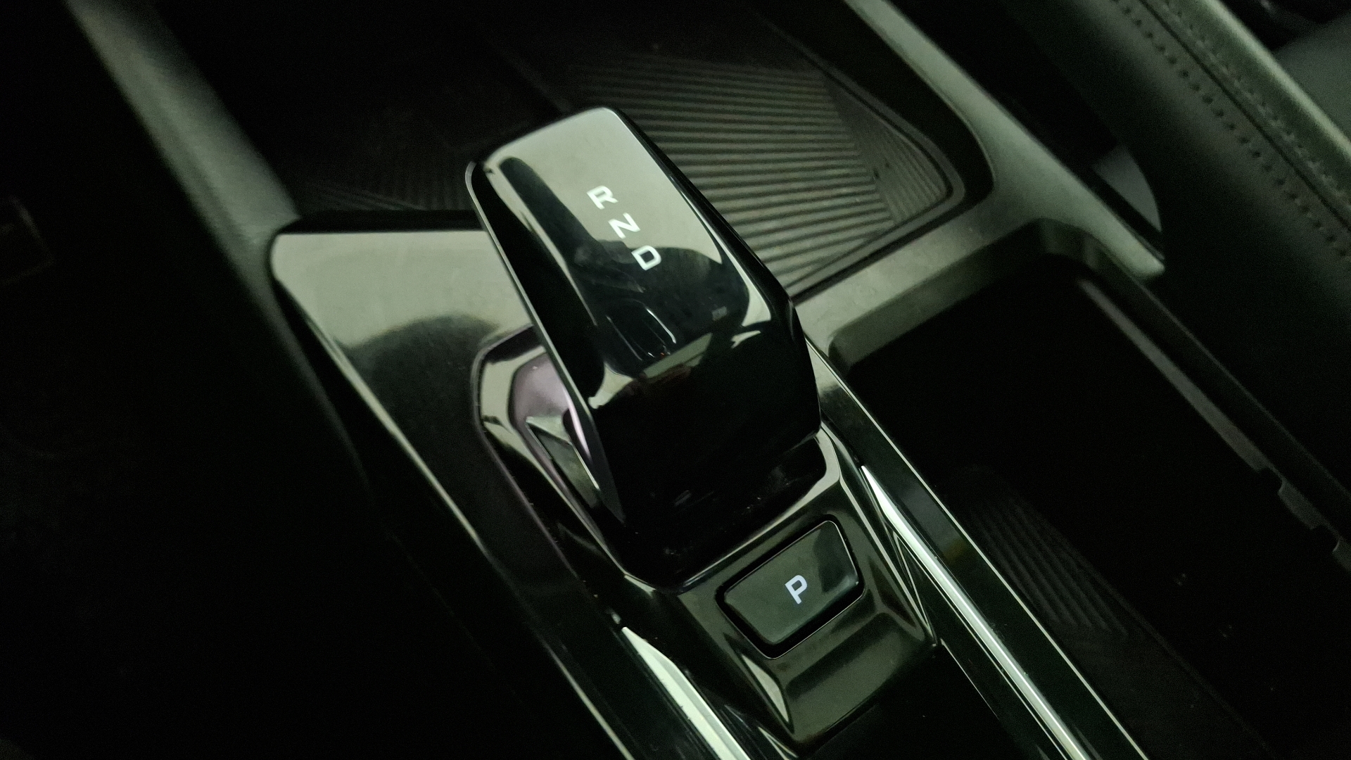 Geely Coolray — foto 11 de 17
