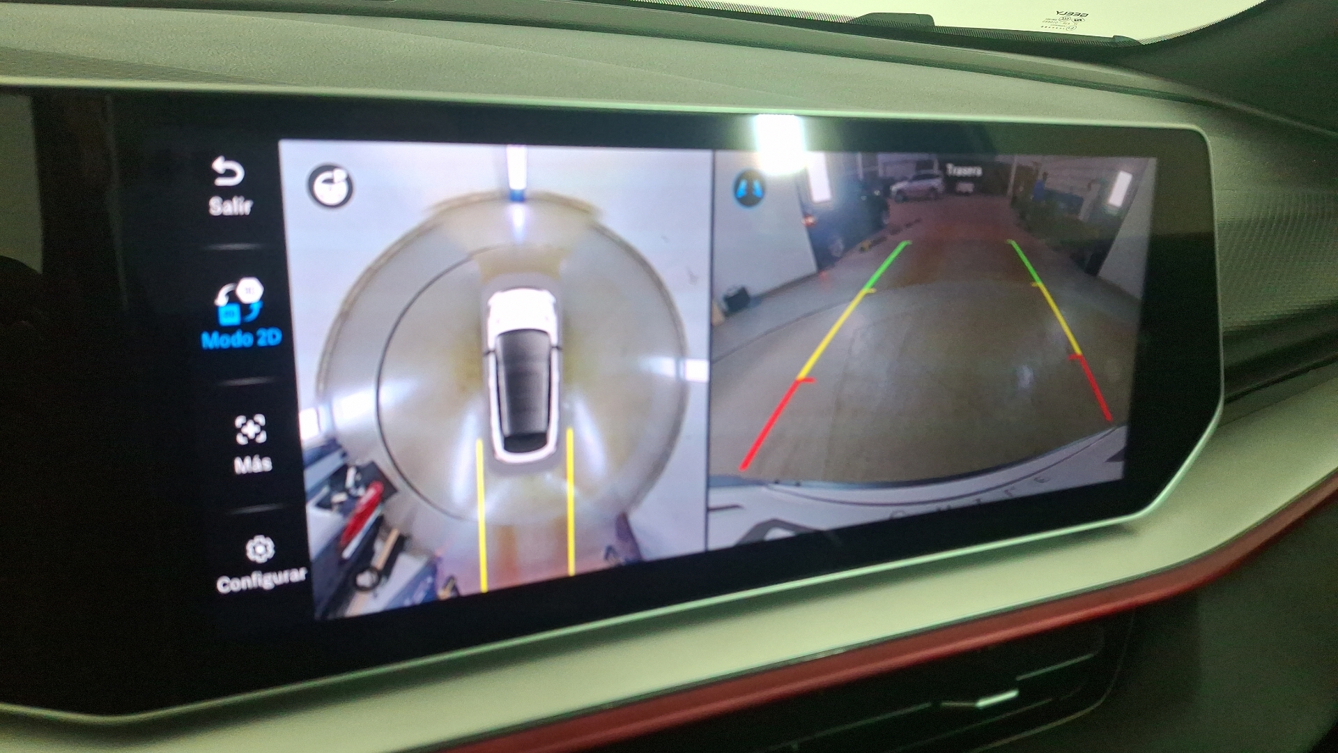 Geely Coolray — foto 12 de 17