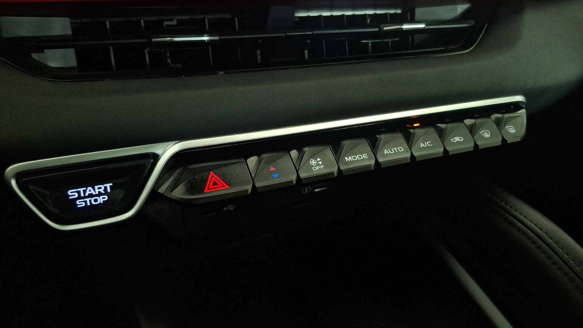 Geely Coolray — foto 16 de 17