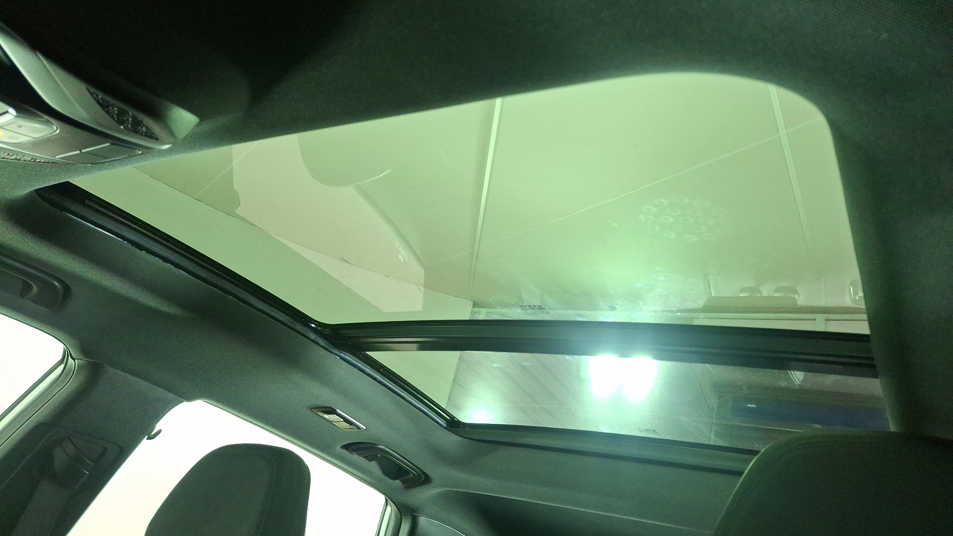 Geely Coolray — foto 13 de 17