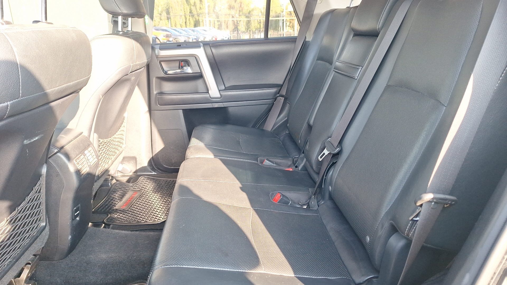 Toyota 4Runner — foto 15 de 17