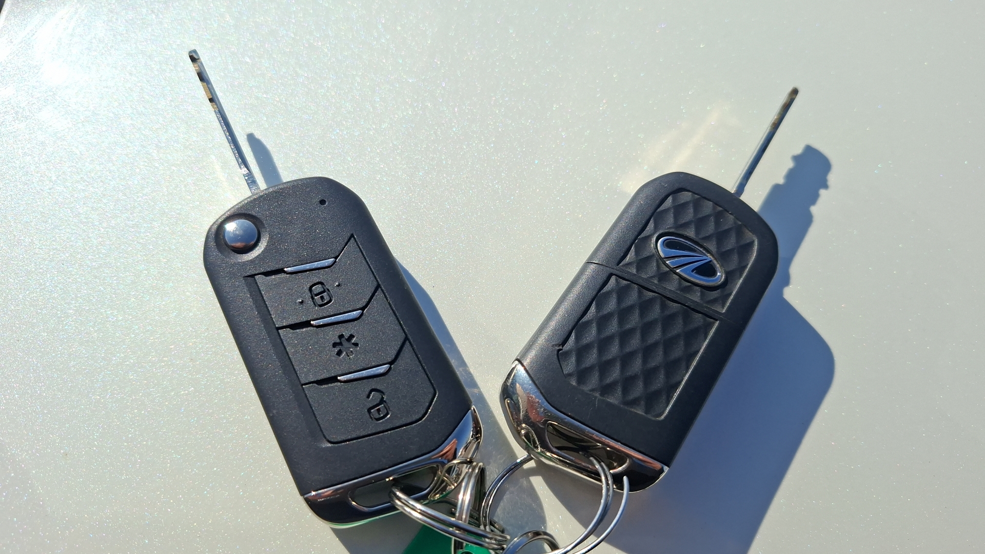 Mahindra Kuv100 — foto 7 de 14