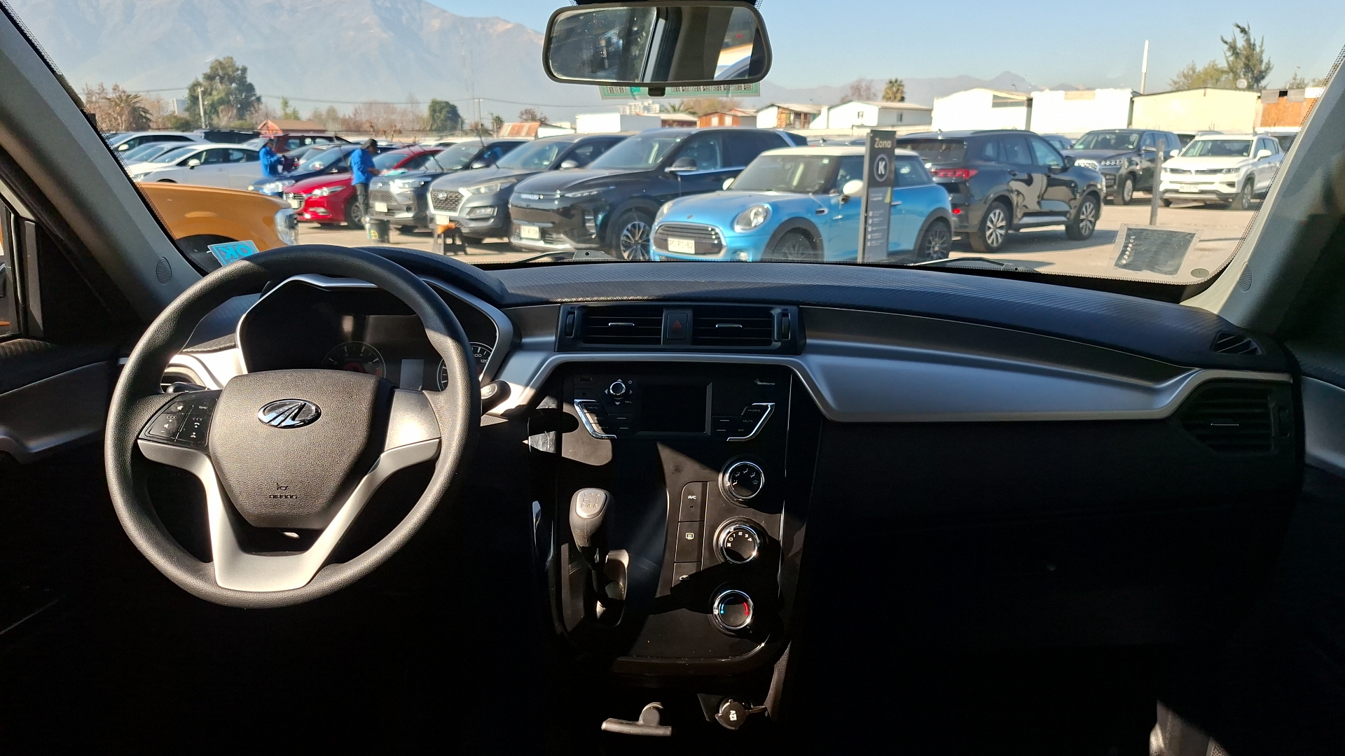 Mahindra Kuv100 — foto 6 de 14