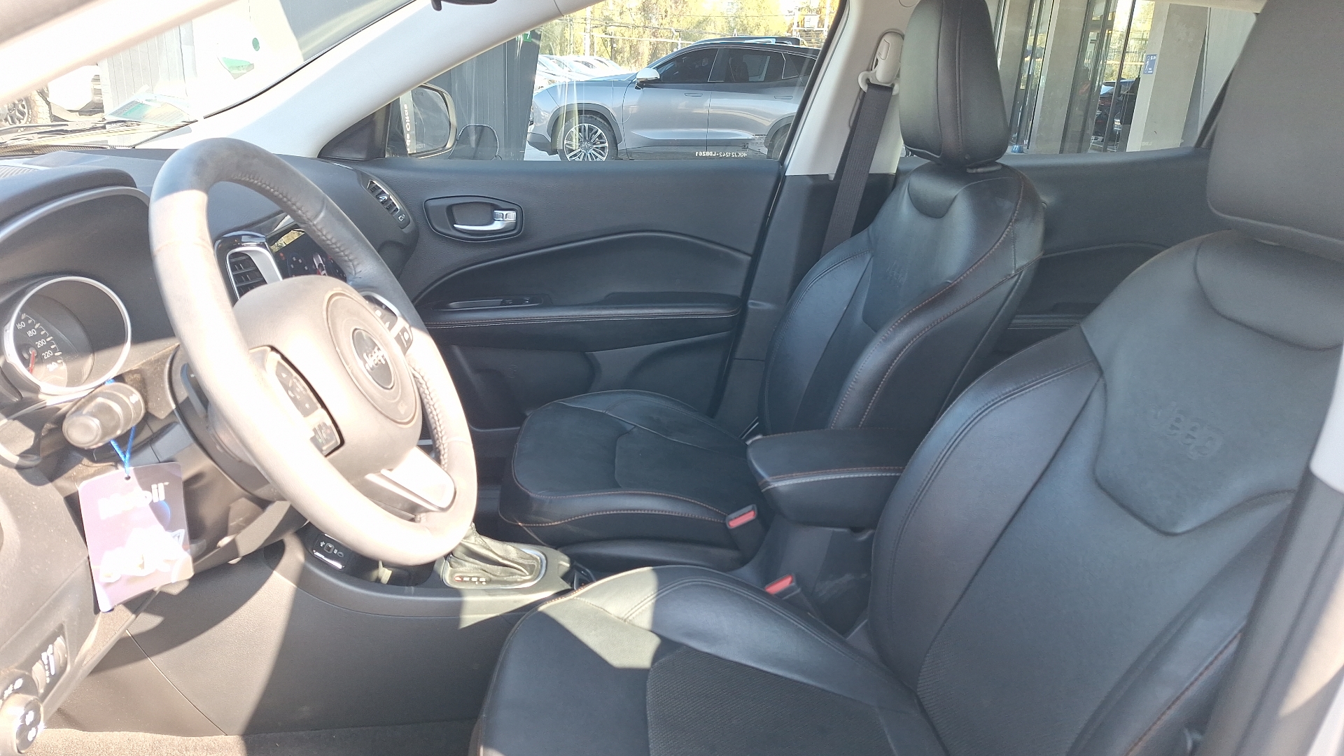 Jeep Compass — foto 14 de 15