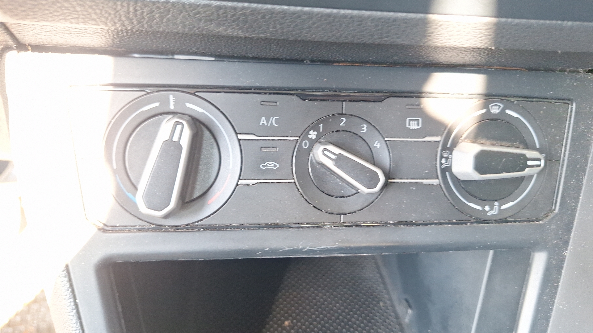 Volkswagen Polo — foto 14 de 14