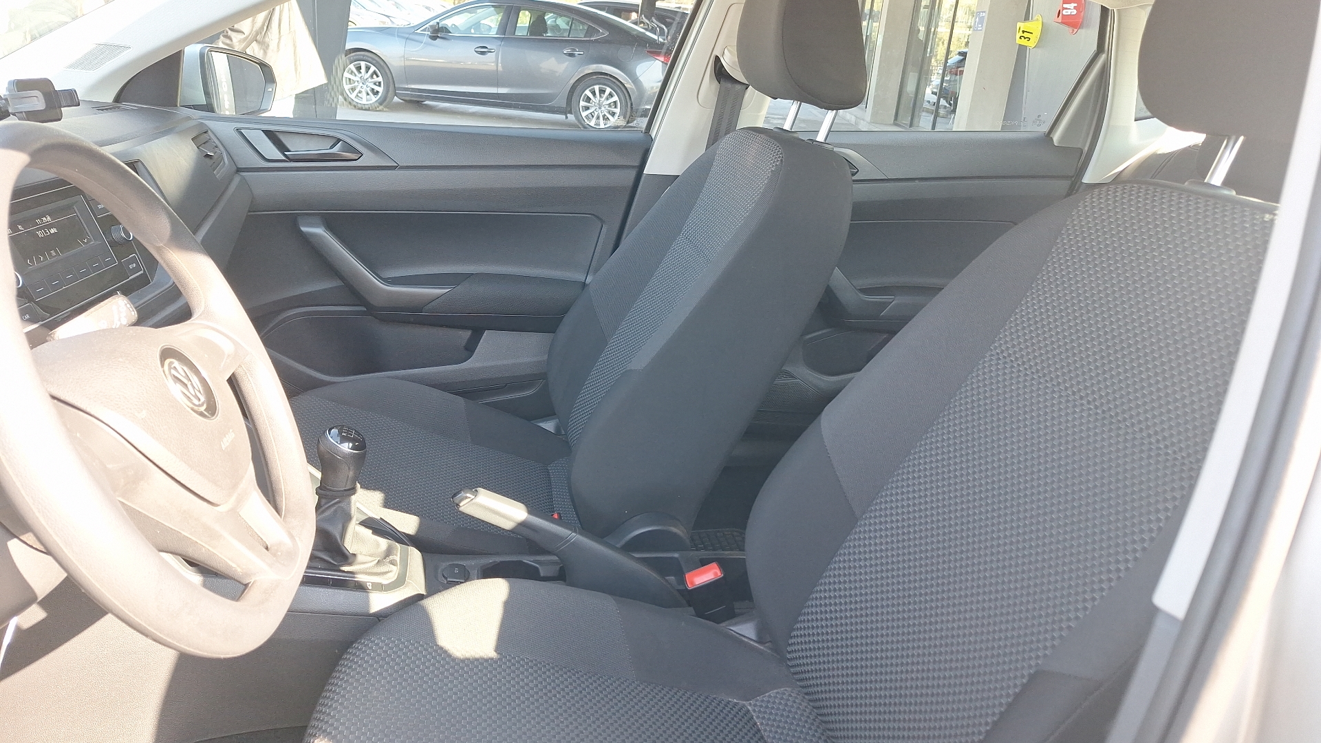 Volkswagen Polo — foto 13 de 14