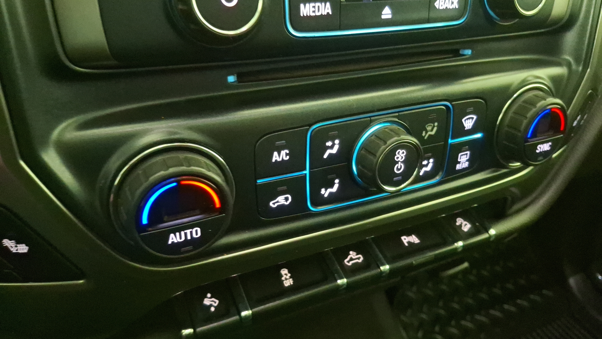 Chevrolet Silverado — foto 15 de 16