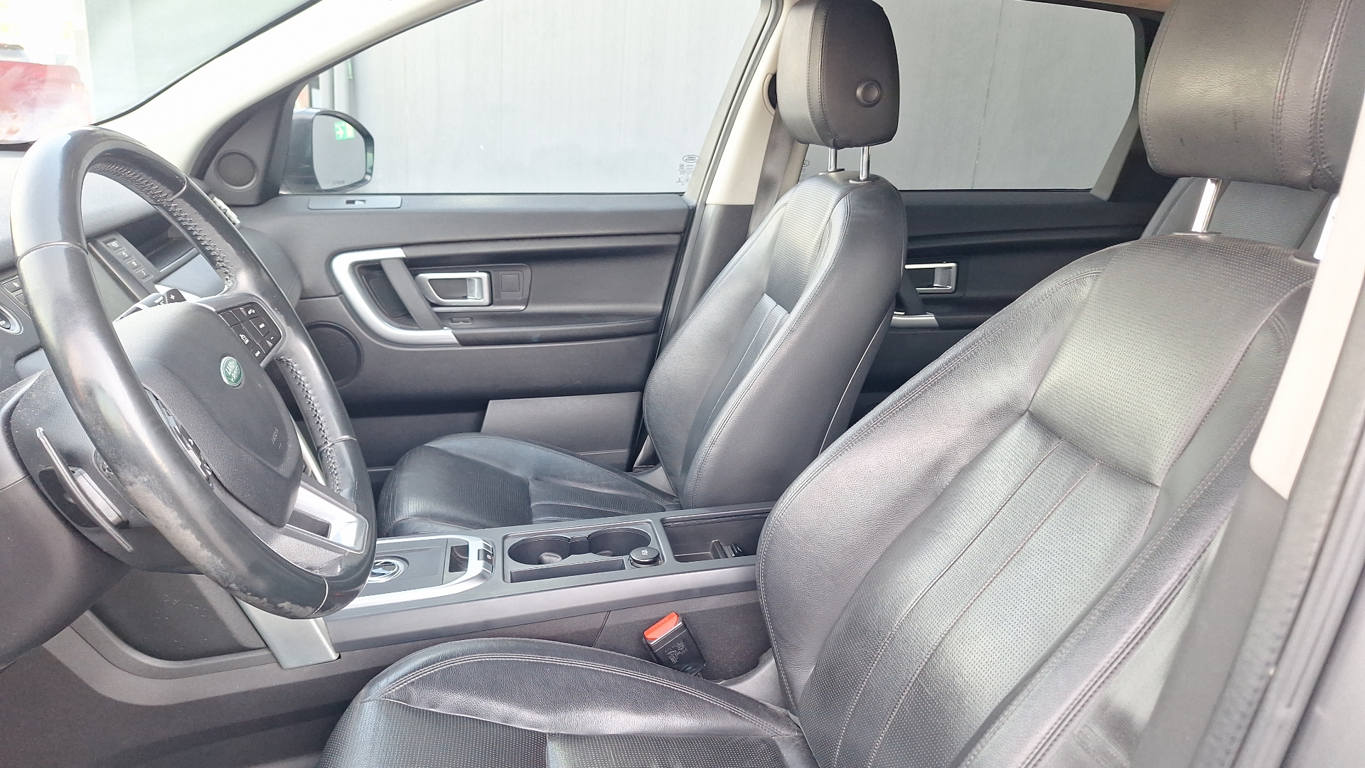 Land Rover Discovery Sport — foto 14 de 15