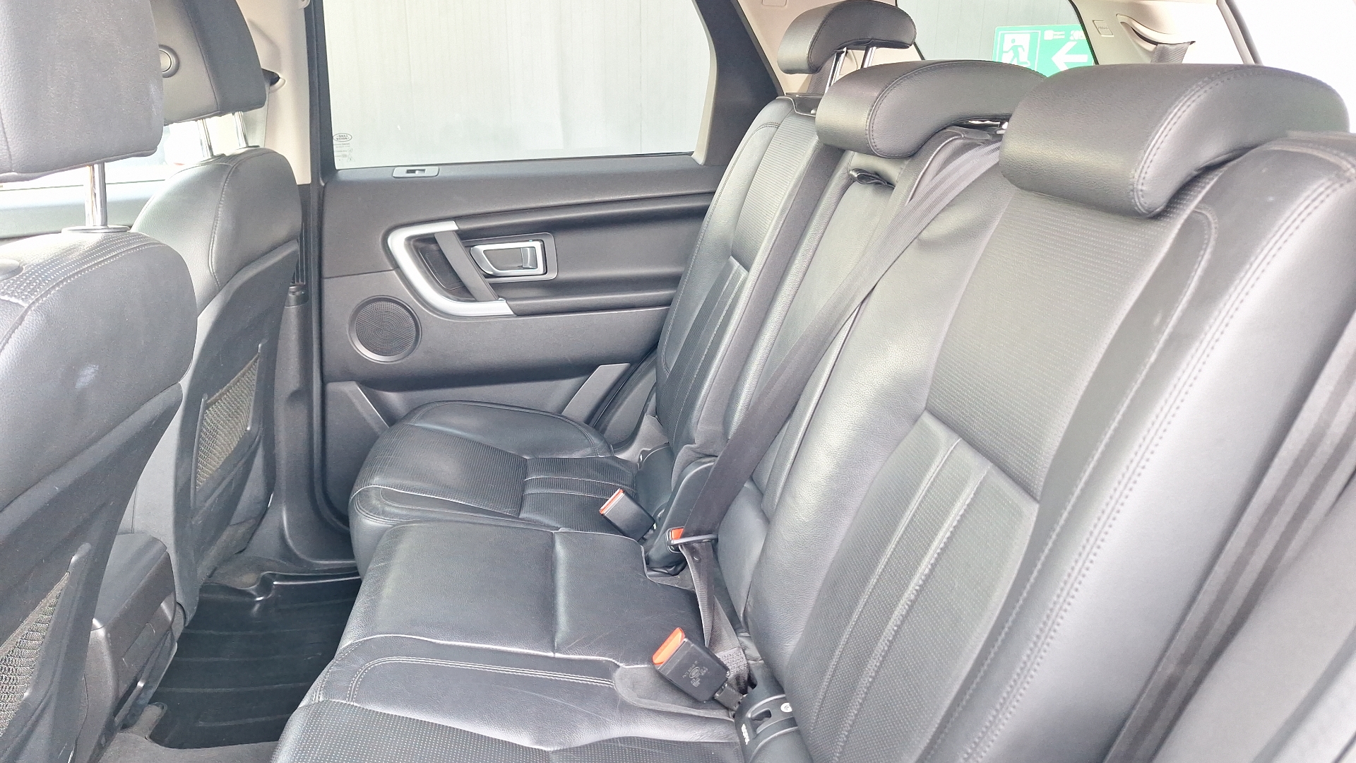 Land Rover Discovery Sport — foto 13 de 15