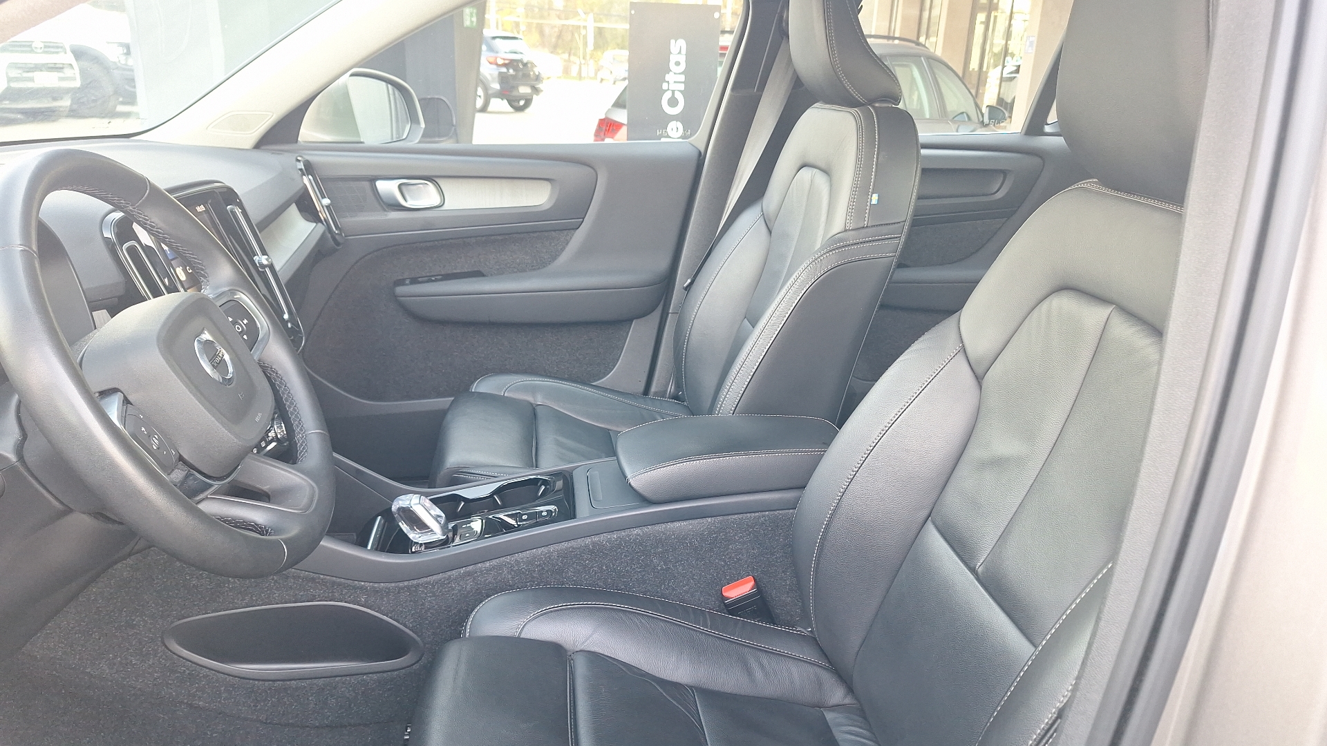 Volvo XC40 — foto 15 de 16