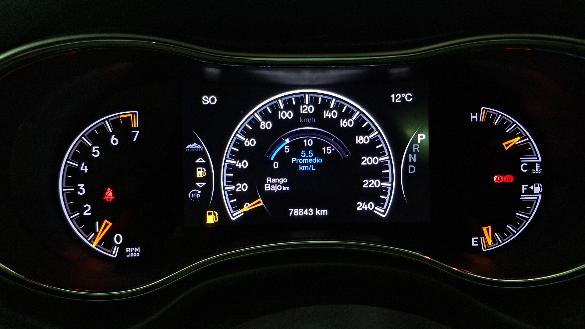Jeep Grand Cherokee — foto 9 de 17