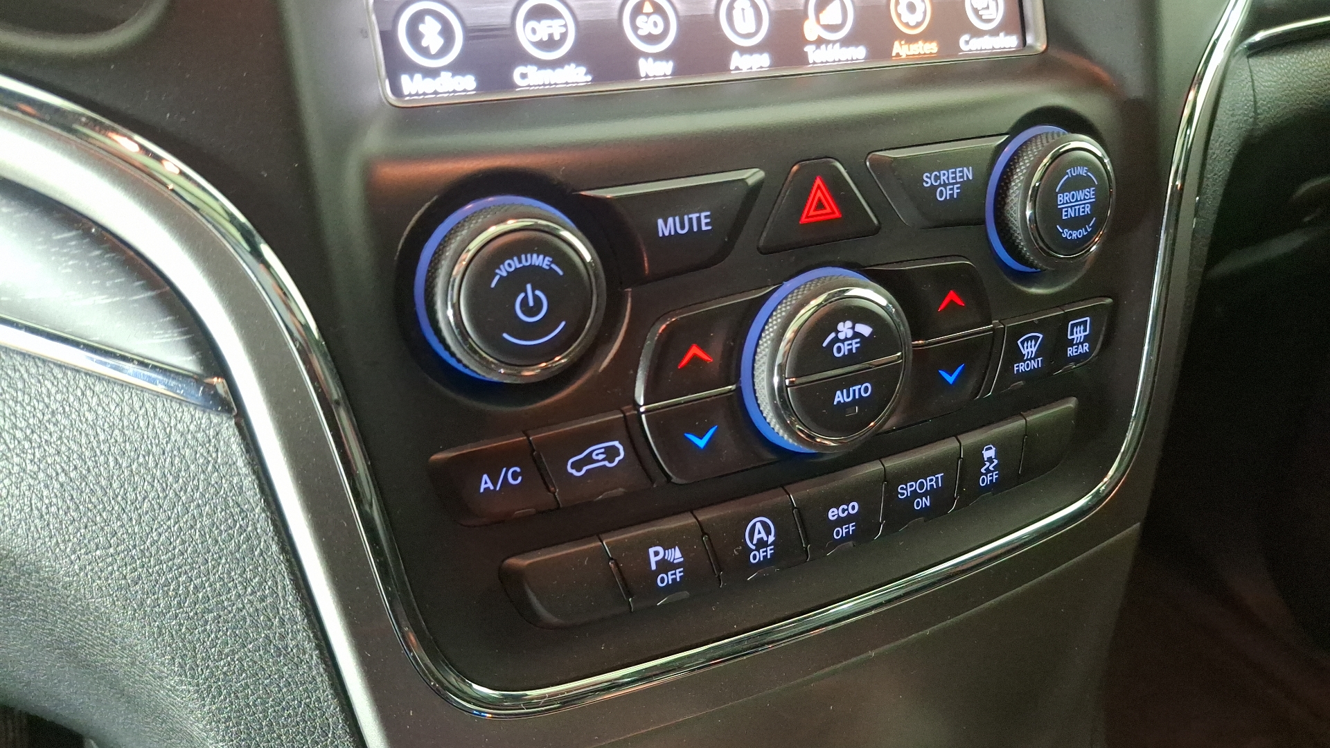 Jeep Grand Cherokee — foto 16 de 17