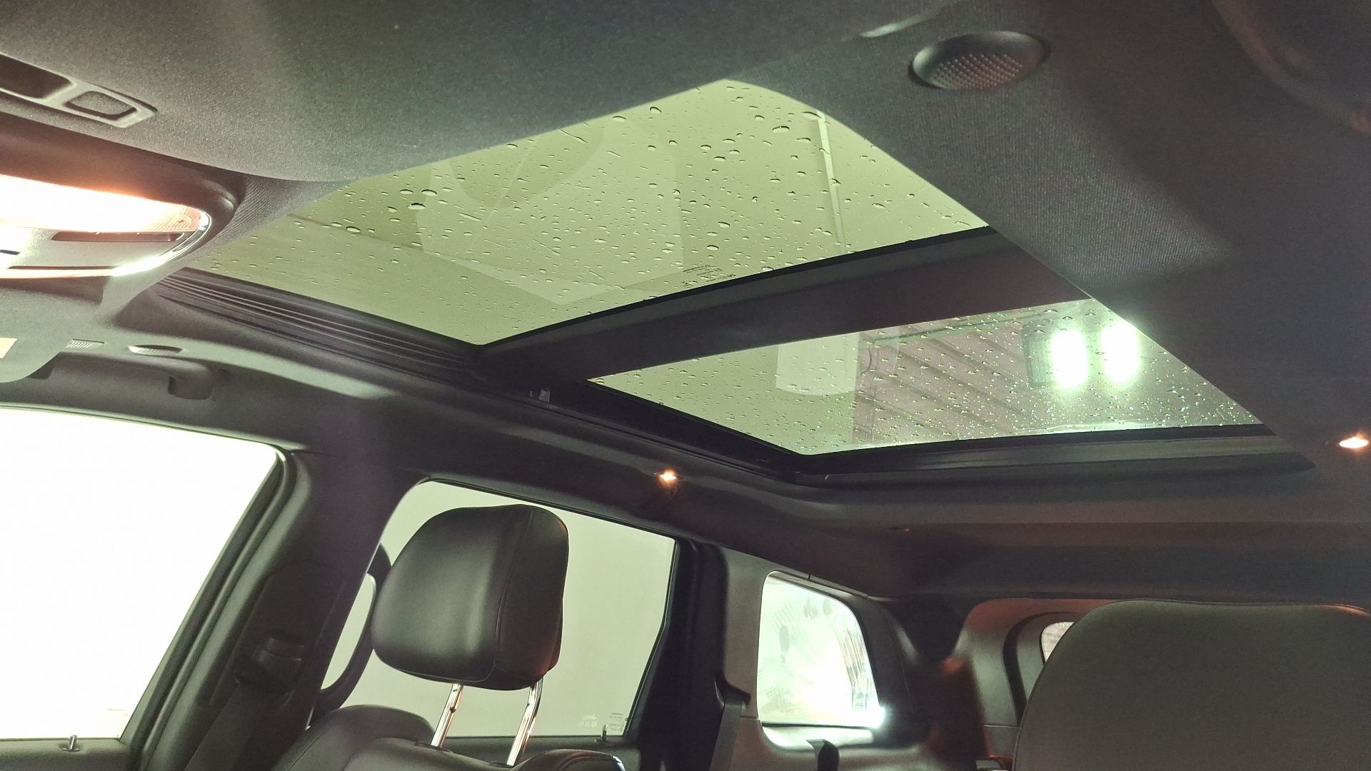 Jeep Grand Cherokee — foto 13 de 17