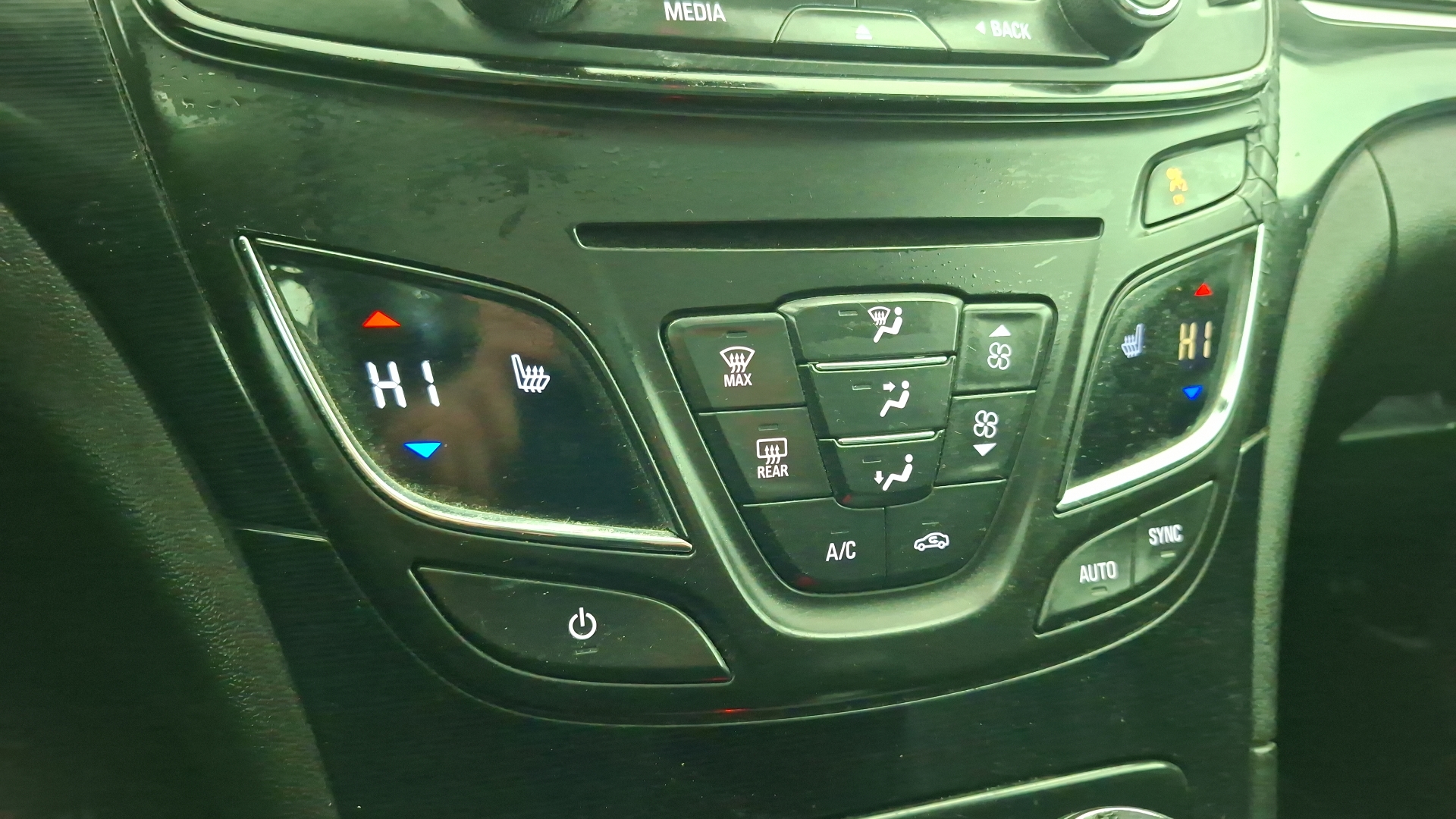 Opel Insignia — foto 15 de 16