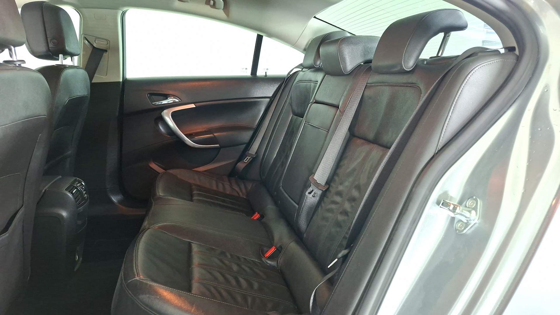 Opel Insignia — foto 14 de 16