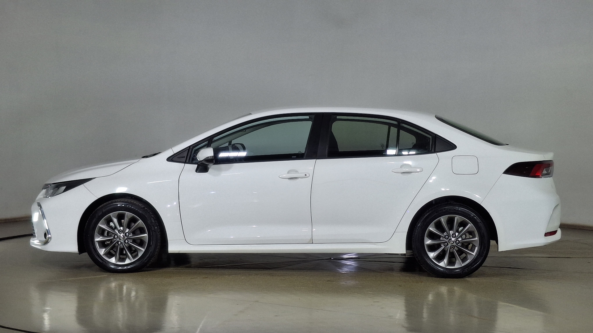 Toyota Corolla — foto 7 de 16
