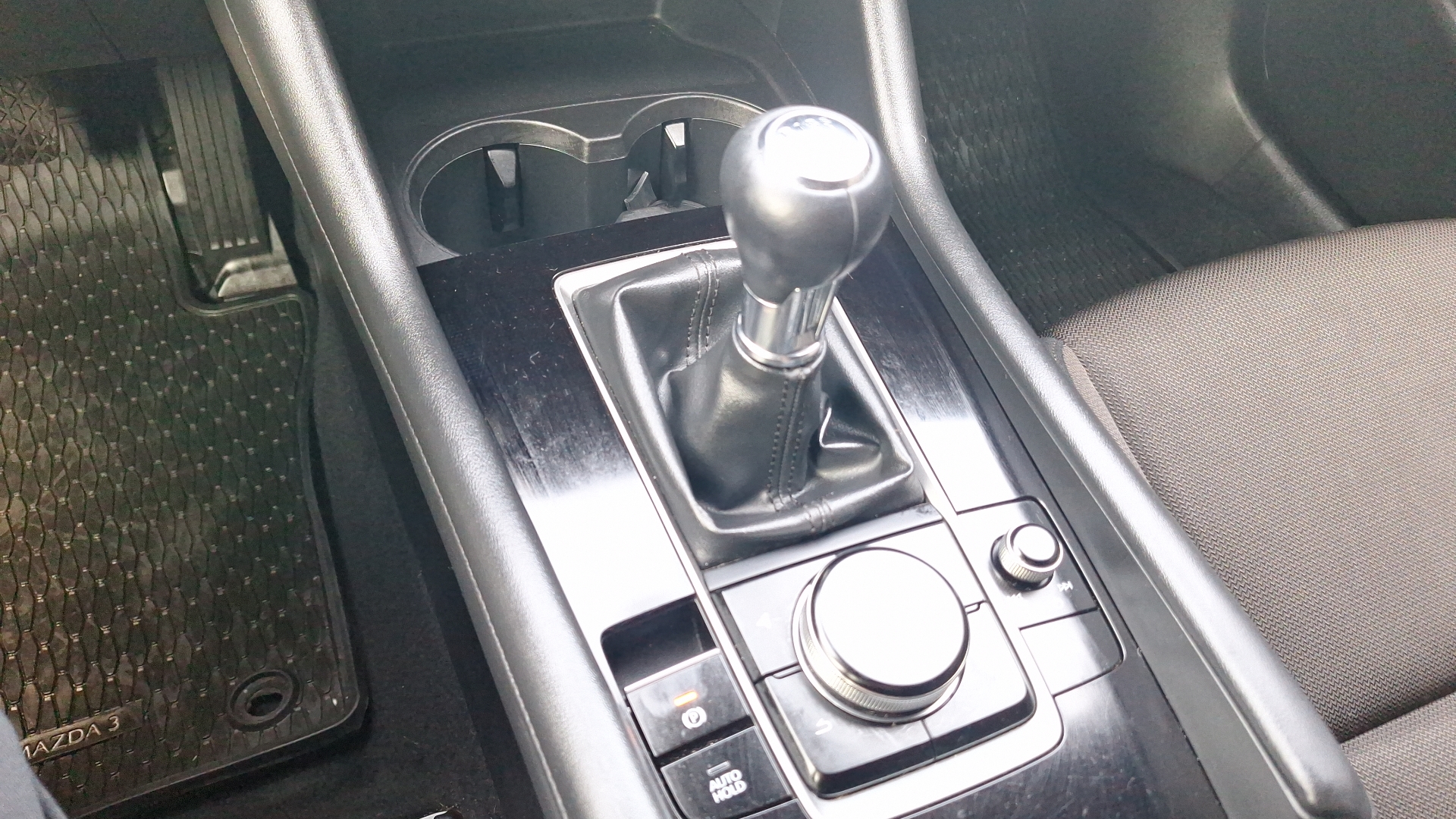Mazda 3 — foto 11 de 15