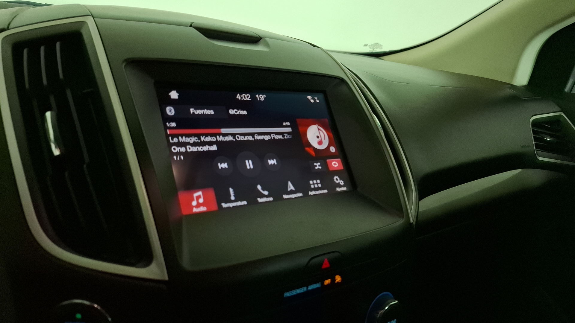 Ford Edge — foto 10 de 17