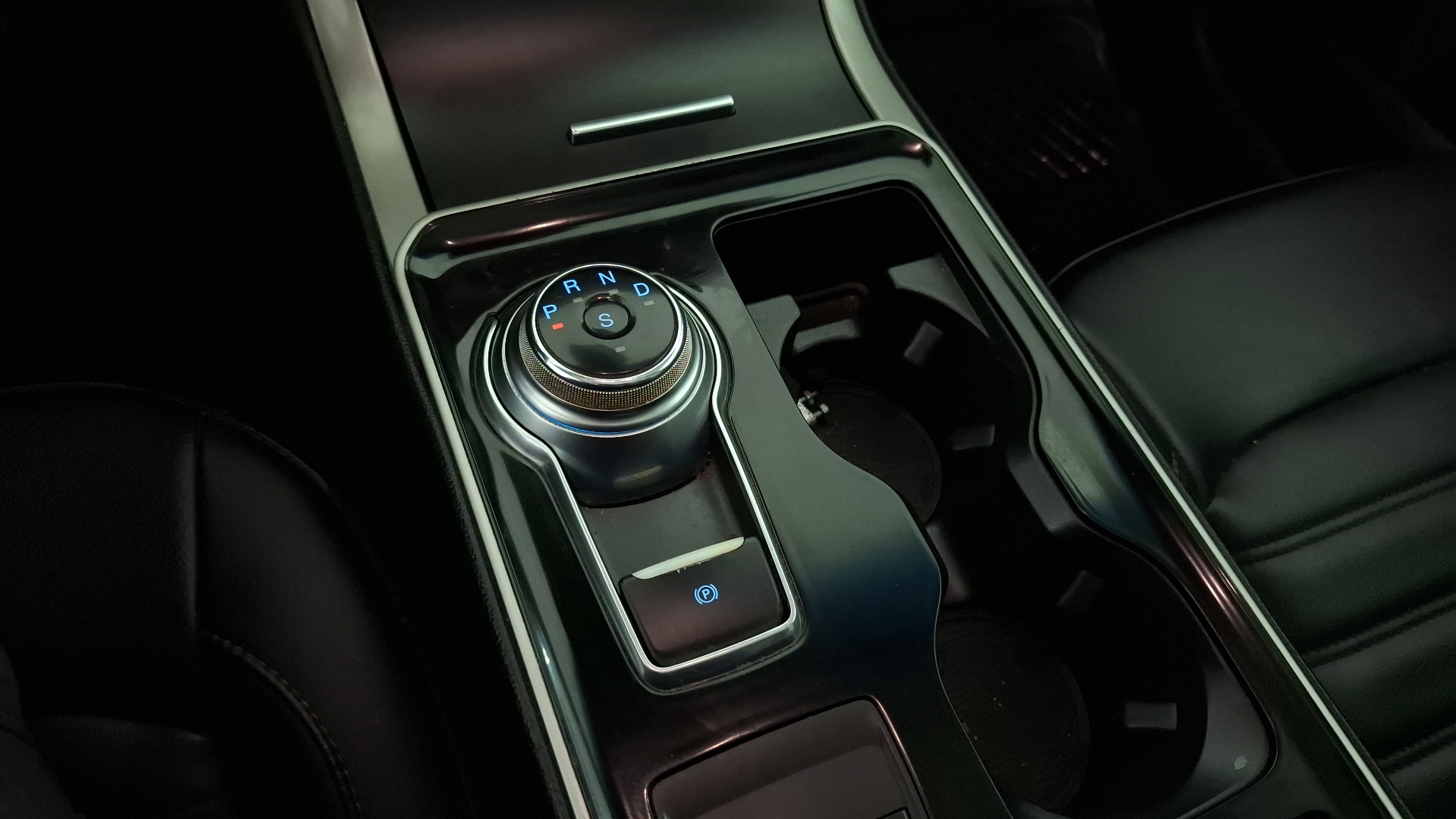 Ford Edge — foto 11 de 17