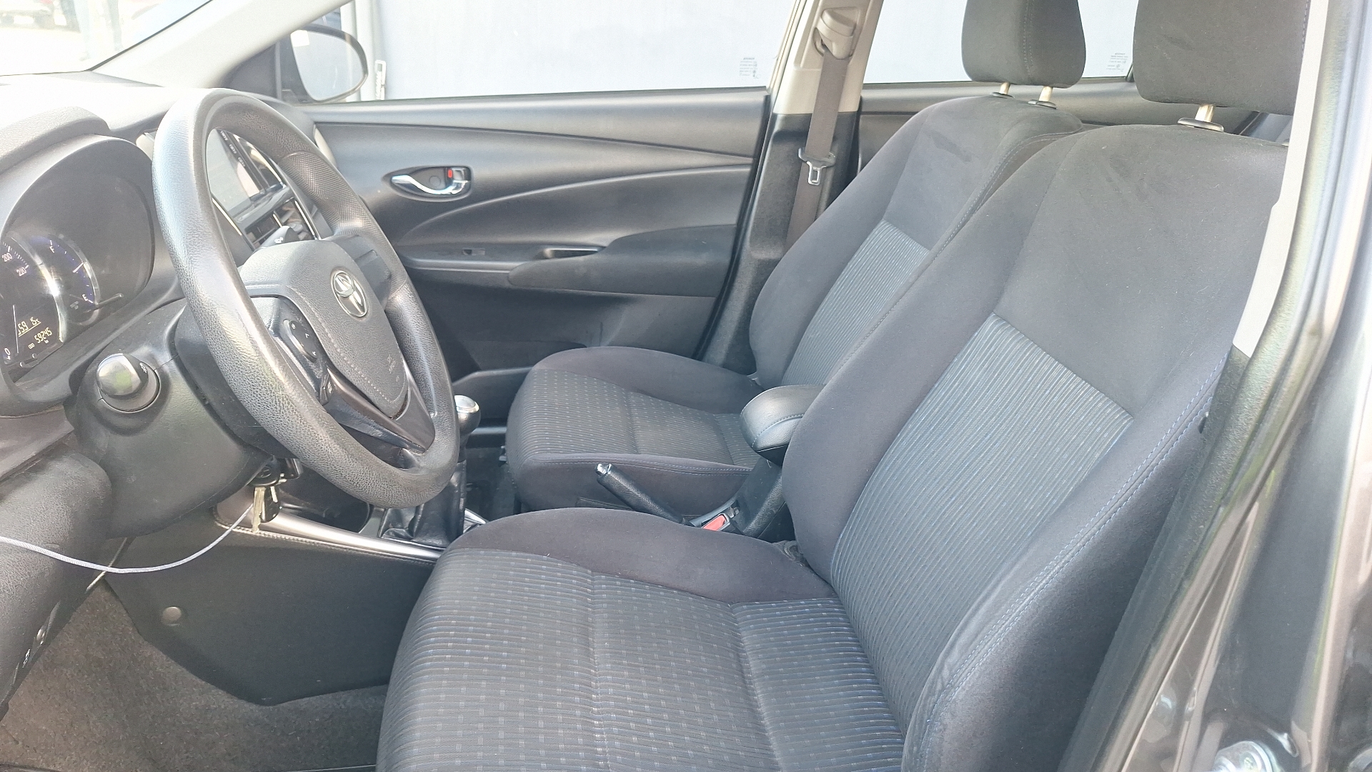 Toyota Yaris — foto 13 de 14